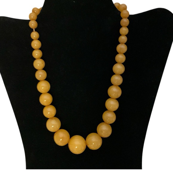 Vintage Butterscotch Yellow Graduating Sized Beads Necklace With Barrel Clasp - Picture 5 of 14